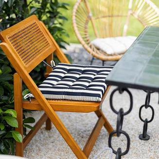 Poduszka na krzesło wodoodporna GARDEN 40x40x5 ogrodowa pikowana granatowa marynarskie pasy
