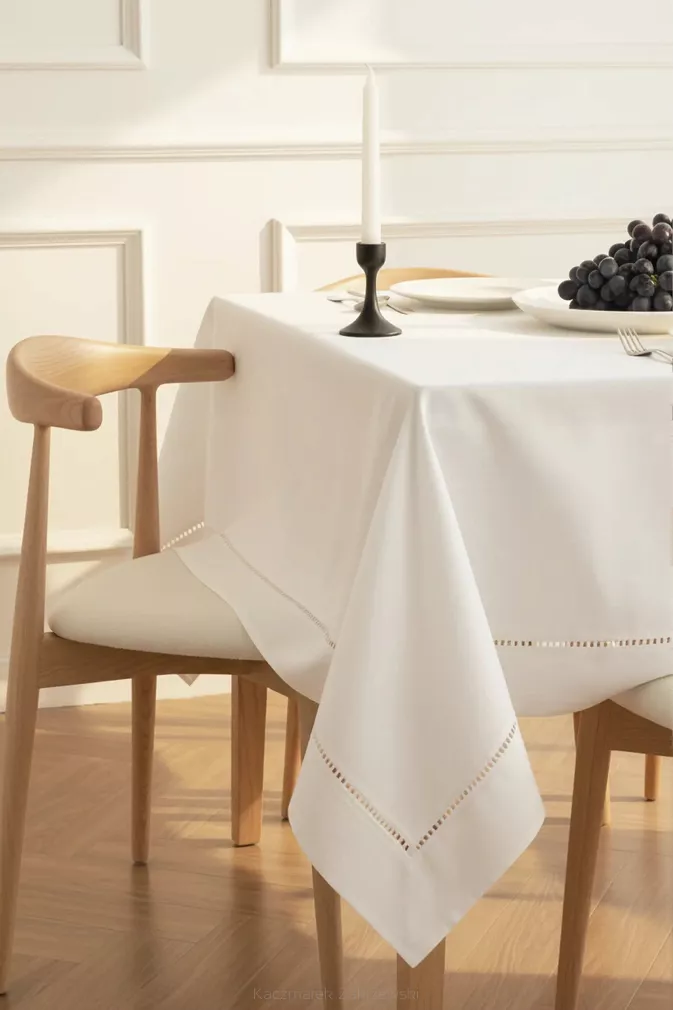 Biały Obrus z Mereżką 140x350 CLASSY