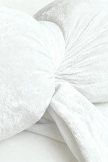 Welurowa poduszka świąteczna 40x23 Biała duża kokarda