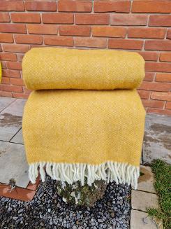 Koc wełniany z frędzlami 150x200 DIAGONAL wełna nowozelandzka miodowy