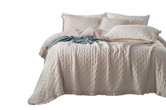 Narzuta dekoracyjna karbowana struktura Amour 200x220 kaszmirowa z falbanką i pikowaniem