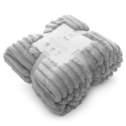 Koc narzuta na fotel SOFT 70x160 Design91 srebrny puszysty w przestrzenne pasy