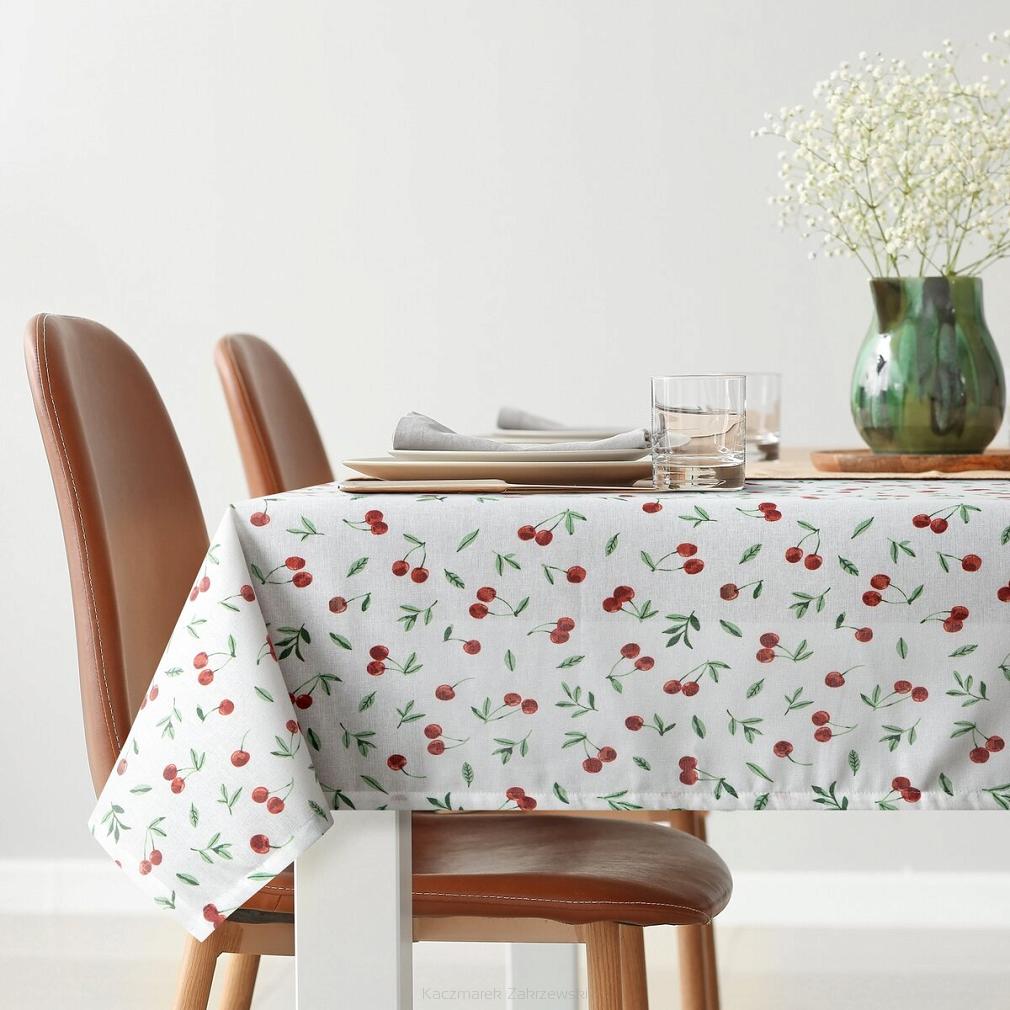Obrus dekoracyjny wodoodporny CHERRY 140x220 Eurofirany biały w czerwone wiśnie