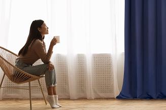 Zasłona gotowa na przelotkach HOLD 140x250 zaciemniająca blackout granatowa