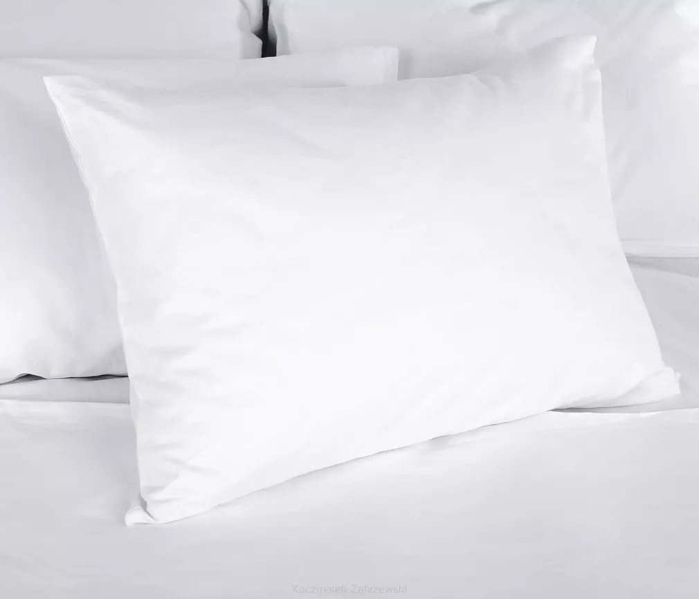 biała poszewka hotelowa standard 50x70 na zamek