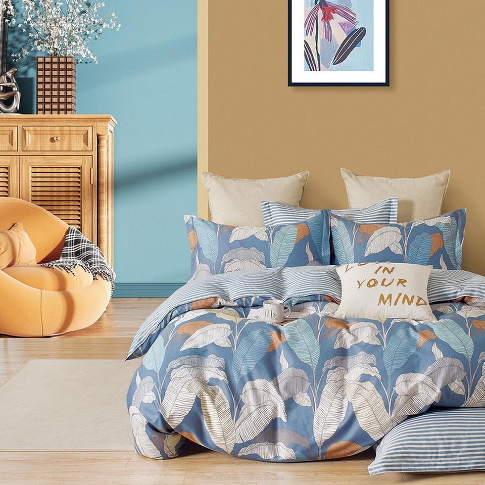Pościel satynowa 160x200 niebieska kolorowe egzotyczne liście paski