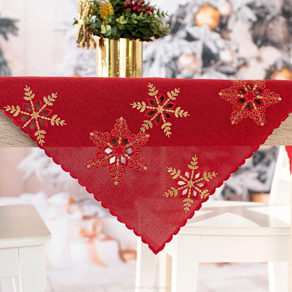 BŁYSZCZĄCE ŚNIEŻYNKI Serweta z haftem szer.85cm x wys.85cm kolor 003 czerwony 640010/KSP/C03/085085/