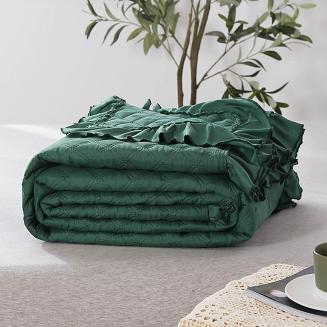 Narzuta dekoracyjna RUFFY 220x240 pikowana z falbanką butelkowa zieleń