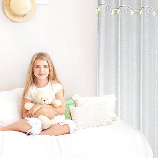 Firana gotowa na przelotkach KIDS Eurofirany kremowa ozdobiona taśmą ze słonikami