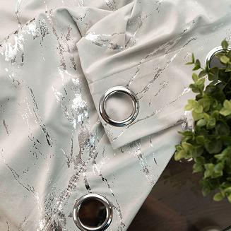 Zasłona gotowa na przelotkach MARMA 140x250 pastelowy szary ze srebrnym nadrukiem