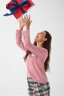 Piżama damska LUNA kod 322 różowa aplikacja dwa serca spodnie w kratę