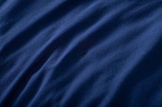 Poszewka fakturowana struktura do narzuty Dotta 45x45 szafirowa z haftem kropek