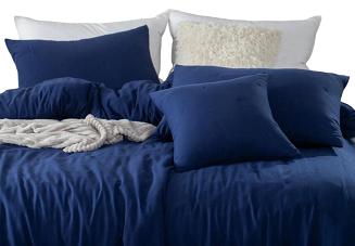 Poszewka fakturowana struktura do narzuty Dotta 45x45 szafirowa z haftem kropek