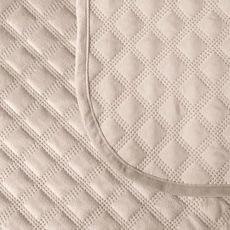 Narzuta dekoracyjna VELVI 220x240 pikowana w geometryczny wzór ciemnokremowa