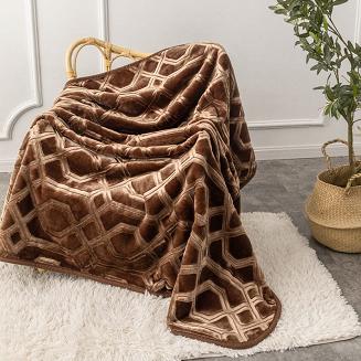 Koc akrylowy na fotel tłoczony VITO 200x220 geometryczny wzór brązowy