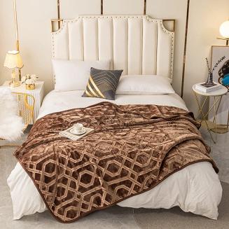 Koc akrylowy na fotel tłoczony VITO 200x220 geometryczny wzór brązowy