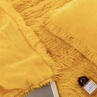 Koc narzuta na łóżko YETI 200x220 włochacz o strukturze futra musztardowy