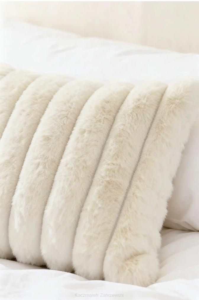 Kremowa Poszewka Futrzana 45x45 Bunny