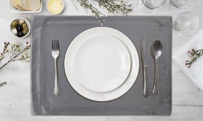 Serwetka dekoracyjna MELINDA 40x30 x 4 szt. z welwetu stalowa z ozdobną listwą