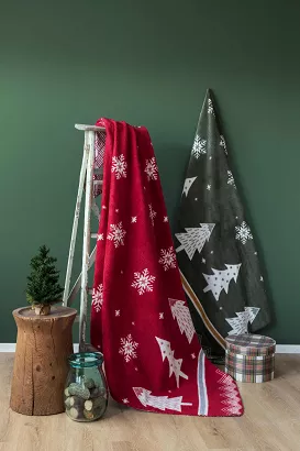 Koc świąteczny narzuta TREE 150x200  czerwony w choinki i śnieżynki