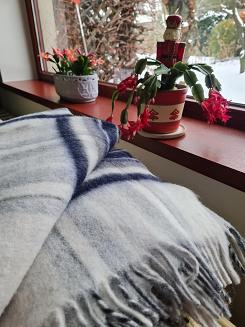 Koc wełniany z frędzlami krata wąska granatowy