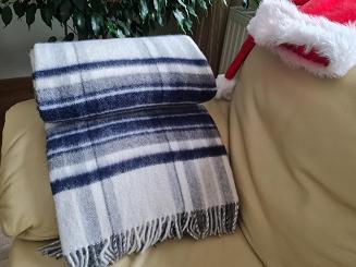 Koc wełniany z frędzlami krata wąska granatowy