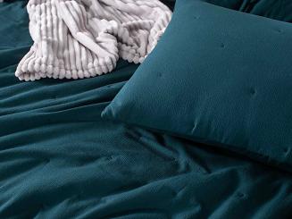 Poszewka fakturowana struktura do narzuty Dotta 50x70 szmaragdowa z haftem kropek