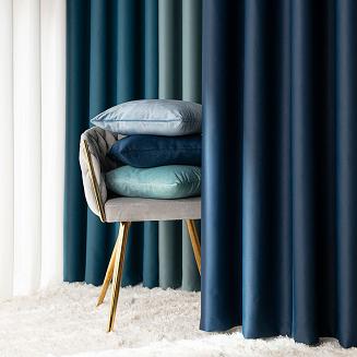 Zasłona gotowa typu blackout na przelotkach DONA 140x 250 granatowa