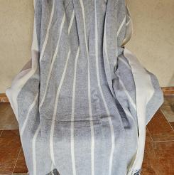 Koc wełniany z frędzlami 160x200 szary kremowy w pasy