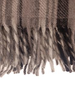 Koc wełniany z frędzlami 160x200 kremowy czarny w kratę