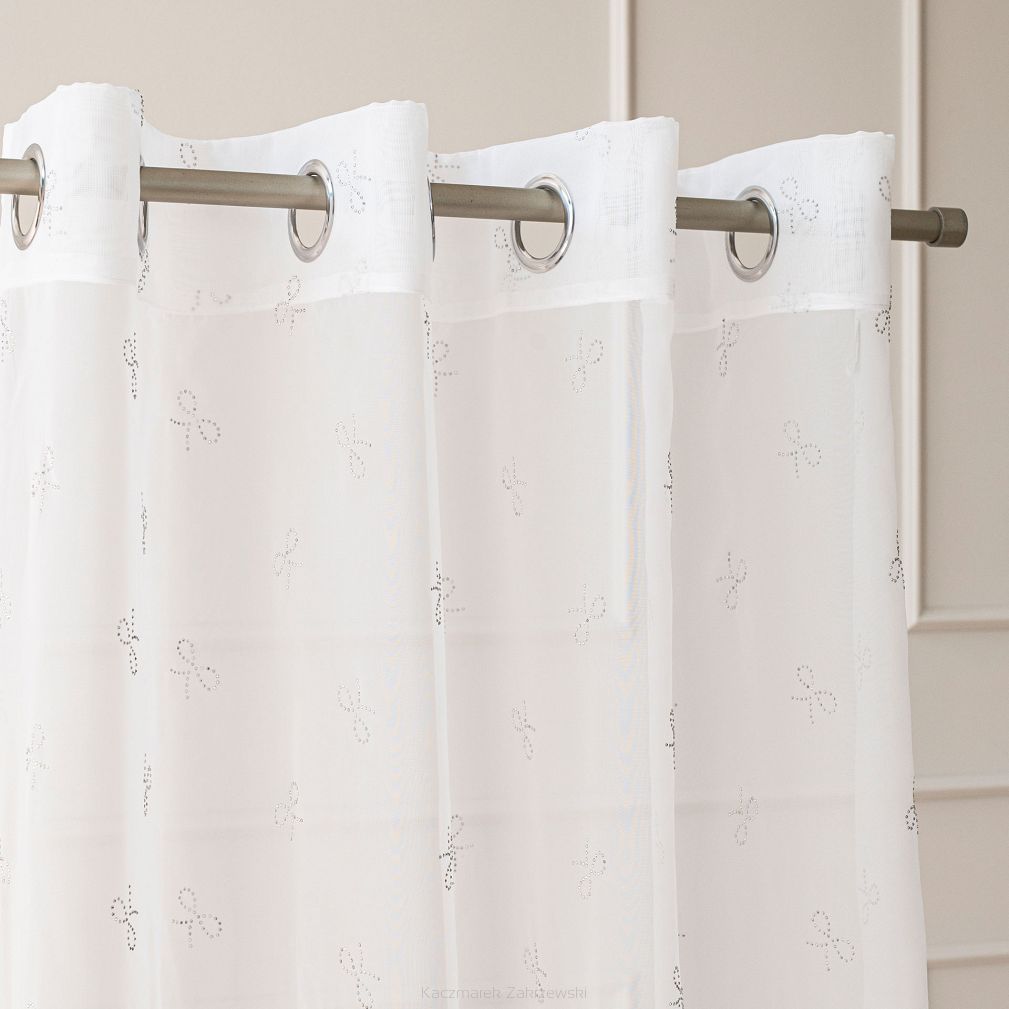 RIBBON Firana gotowa na woalu w diamentowe kokardki na srebrnych przelotkach z ołowianką szer.140 x