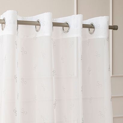 Firana gotowa na przelotkach z ołowianką KOKARDKA 140x250 biała diamentowe srebrne kokardki na woalu