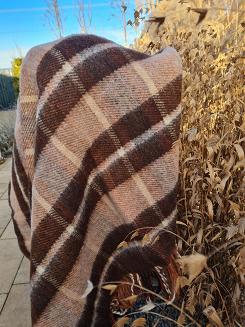 Koc wełniany z frędzlami 160x200 czekoladowa beżowa kratka