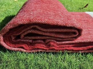 Koc wełniany z frędzlami 150x200 DIAGONAL wełna nowozelandzka bordowy