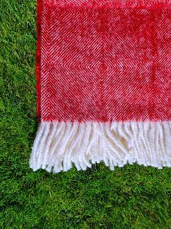 Koc wełniany z frędzlami 150x200 DIAGONAL wełna nowozelandzka bordowy