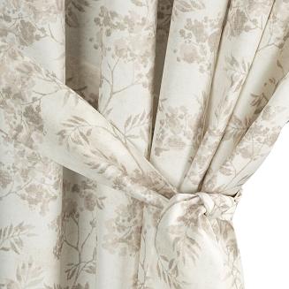 Zasłona gotowa na szelkach wodoodporna GARDEN 155x220 ogrodowa kremowa w beżowe gałązki