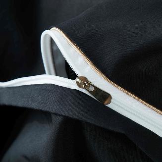 Pościel satyna bawełniana Queen Premium 220x200 czarna ze złotą lamówką