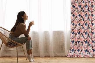 Zasłona gotowa na przelotkach Rose Light 140x250 welurowa kremowa róże