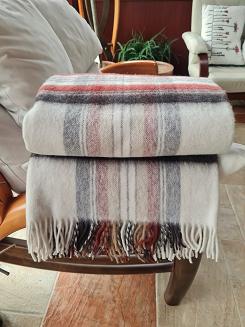 Koc wełniany z frędzlami 100% WEŁNA mała krata terakota ekri brązowa