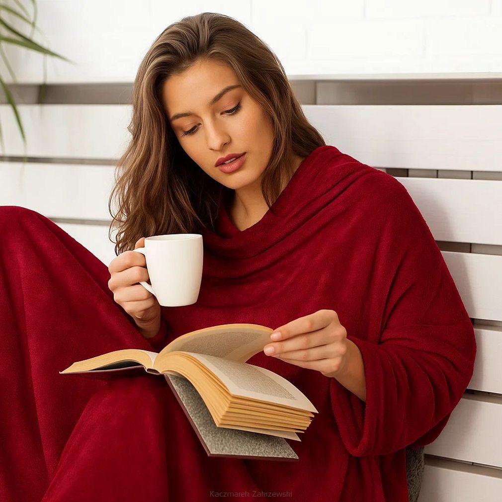 Bordowy Koc Z Rękawami TV 150x180 BINGIE