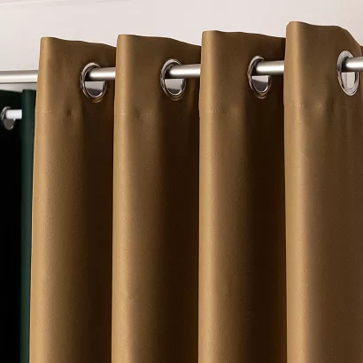 Zasłona gotowa typu blackout na przelotkach DONA 140x250 khaki