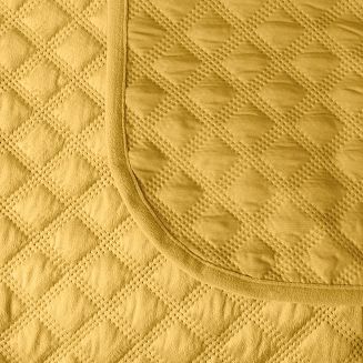 Narzuta dekoracyjna VELVI 220x240 pikowana w geometryczny wzór szafranowa