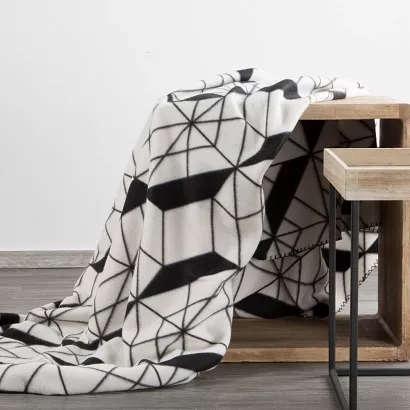 Koc narzuta GEO 150x200 Design91 ekri czarna geometria