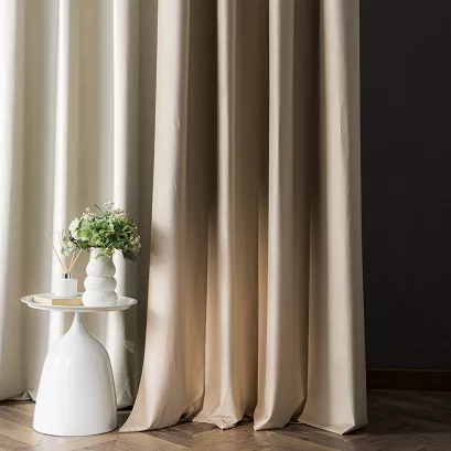 Zasłona gotowa na taśmie BLACKOUT VELVET 140x250 jasnobeżowa