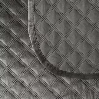 Narzuta dekoracyjna VELVI 70x160 pikowana w geometryczny wzór antracytowa