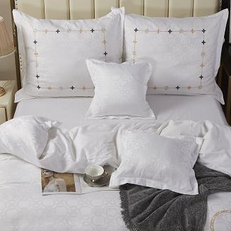 Ekskluzywna Pościel Atłasowa Z Haftem 160x200 AT012