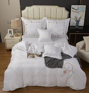 Ekskluzywna Pościel Atłasowa Z Haftem 160x200 AT012