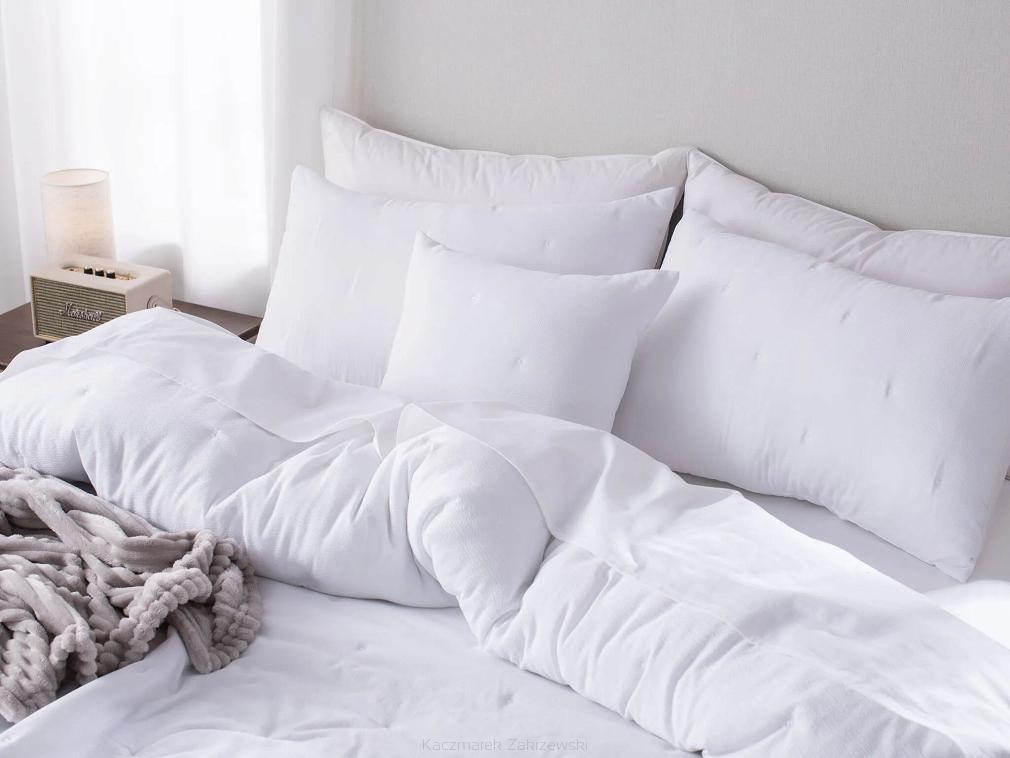 Poszewka fakturowana struktura do narzuty Dotta 50x70 biała z haftem kropek