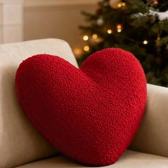 Poduszka dekoracyjna świąteczna z bukli 44x35 Czerwone Serce