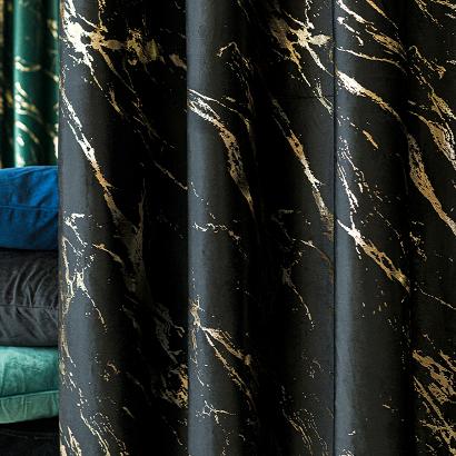 Zasłona gotowa na taśmie MARMA 140x250 czarna ze złotym nadrukiem